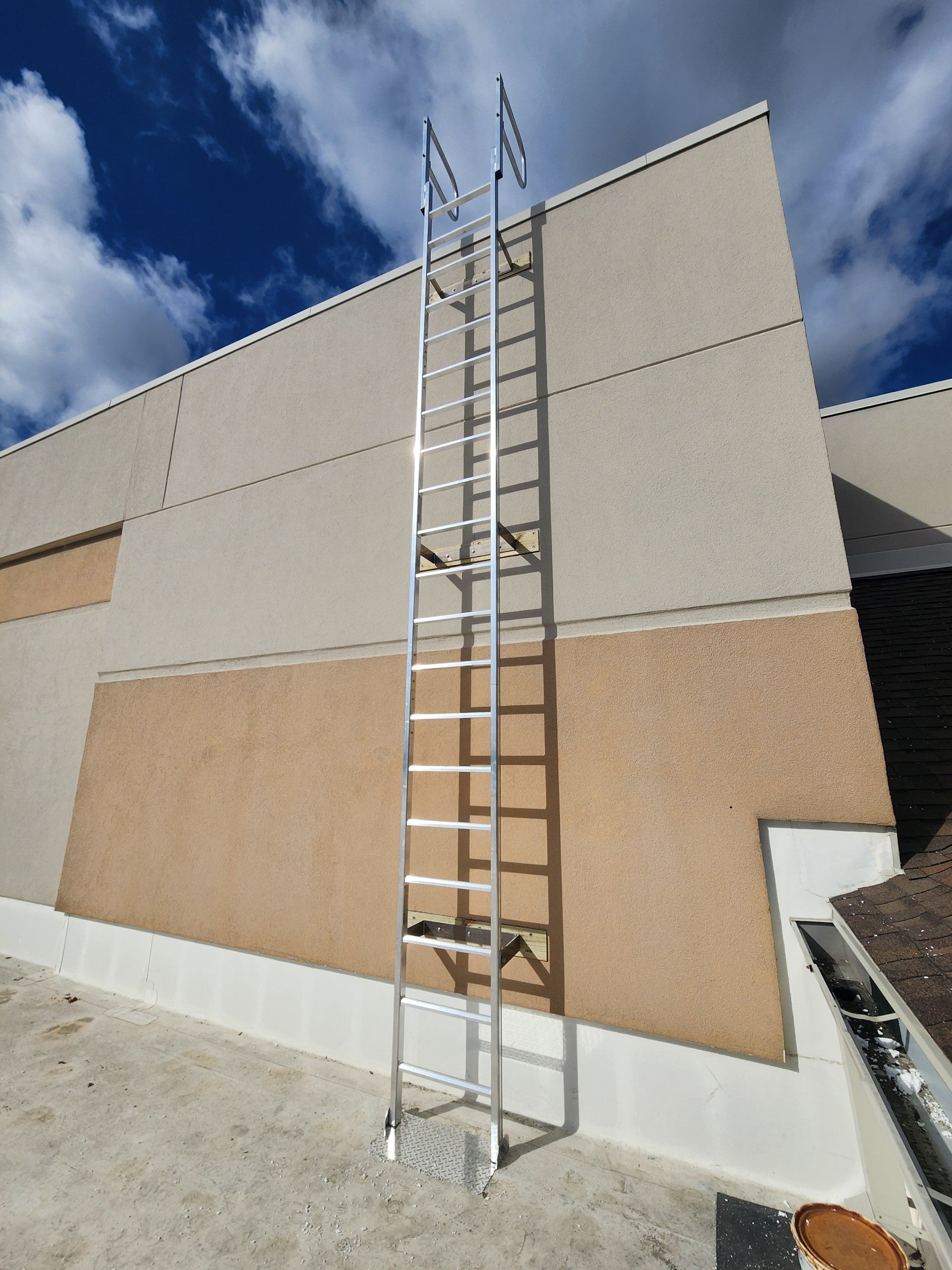 Vertical Fixed Ladder w/ Grab Rails - RL31 Model - Kattsafe ...